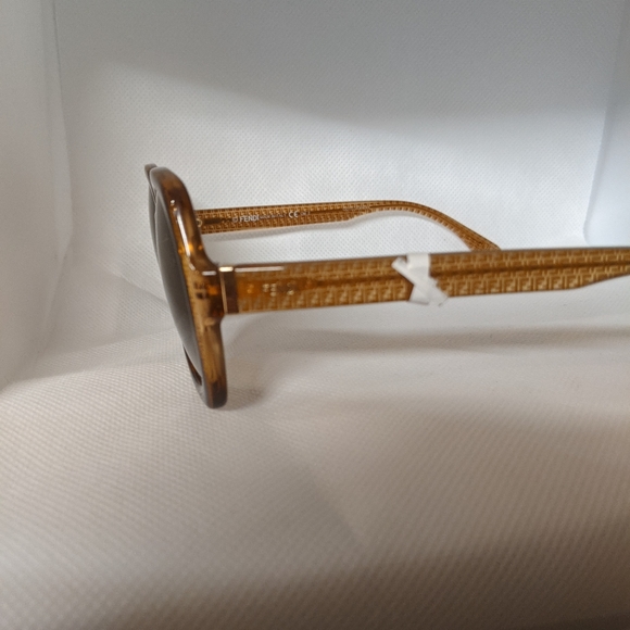 Fendi sunglasses - Picture 2 of 4